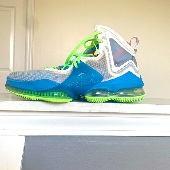 Nike LeBron 19 Tropical Green Glow -New!